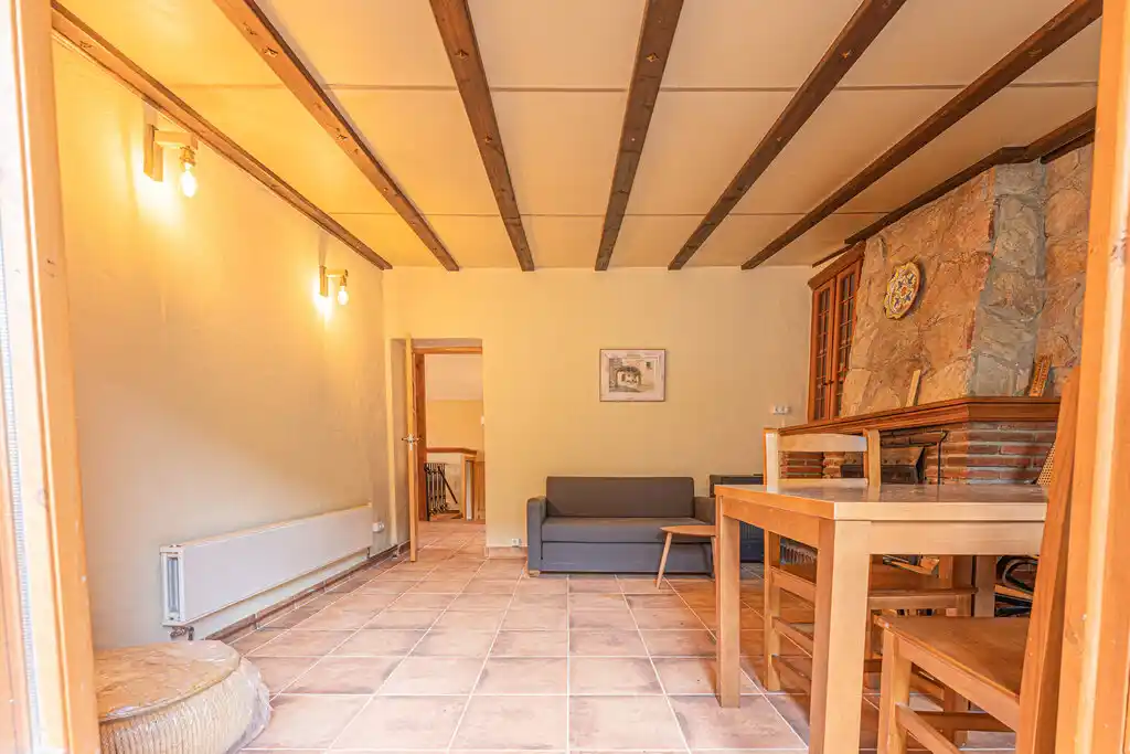 Amplia masía en venta (Cabanelles)