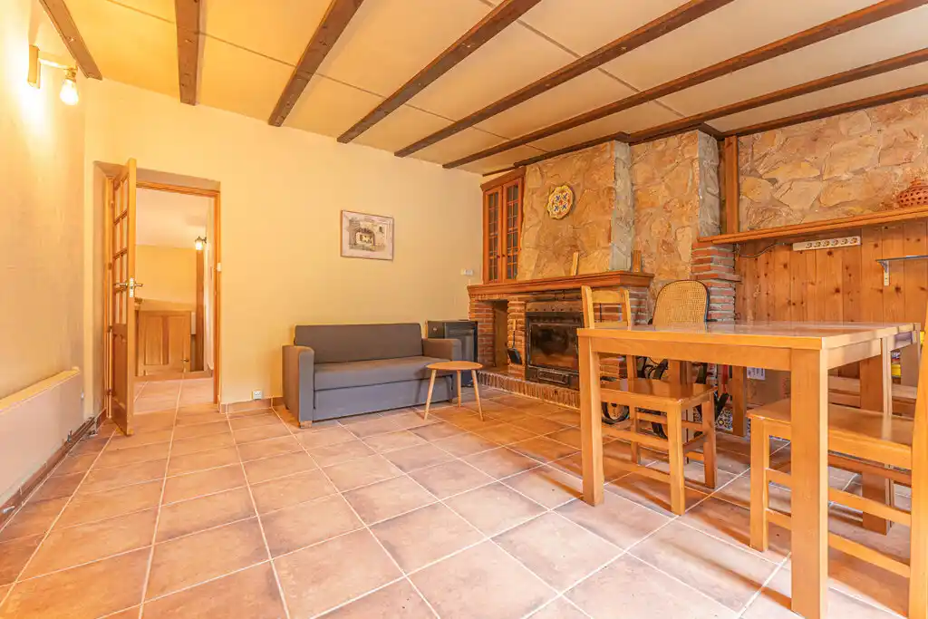 Amplia masía en venta (Cabanelles)