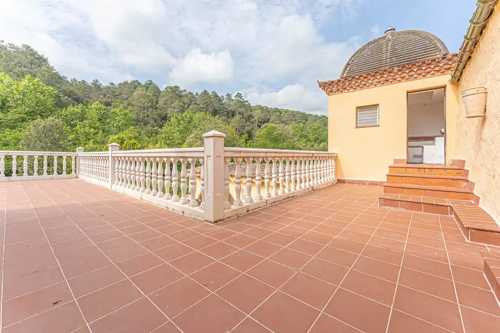 Amplia masía en venta (Cabanelles)