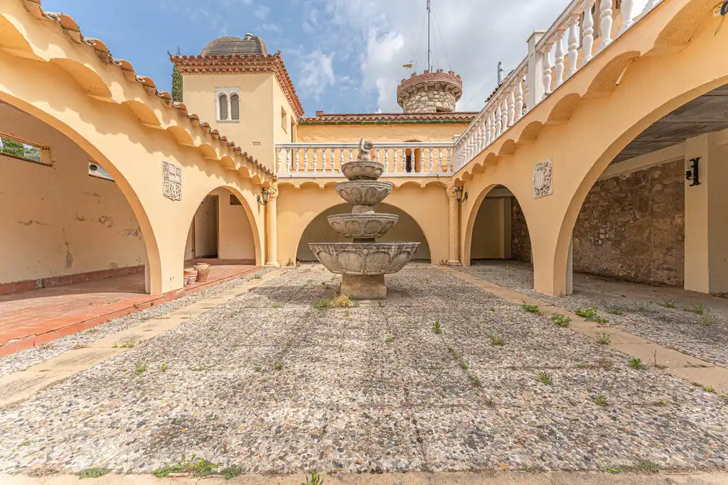 Amplia masía en venta (Cabanelles)