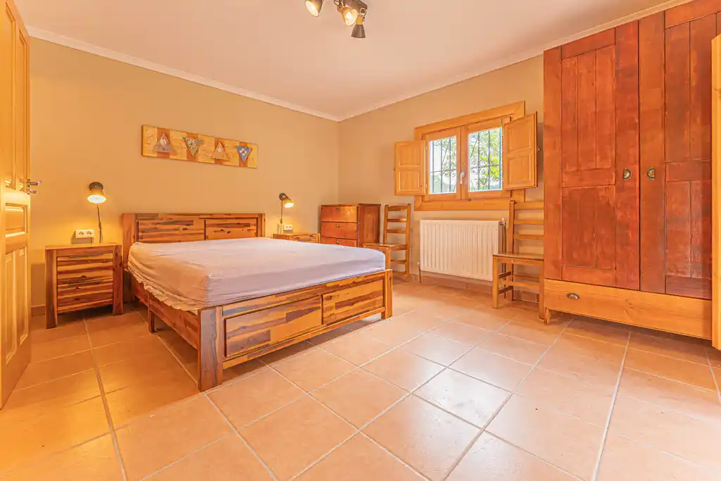 Amplia masía en venta (Cabanelles)
