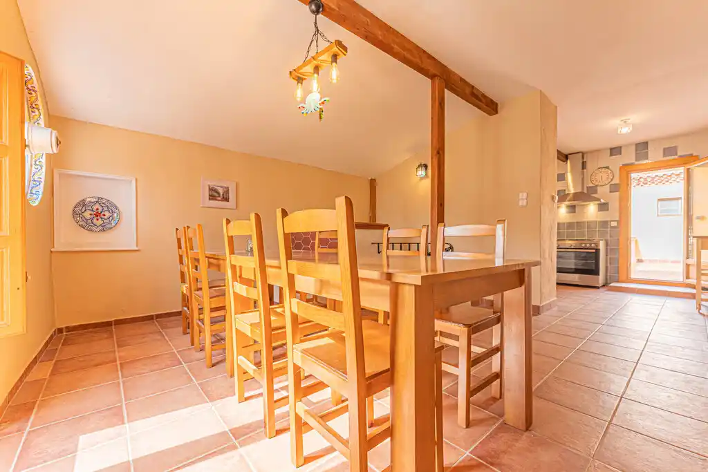 Amplia masía en venta (Cabanelles)