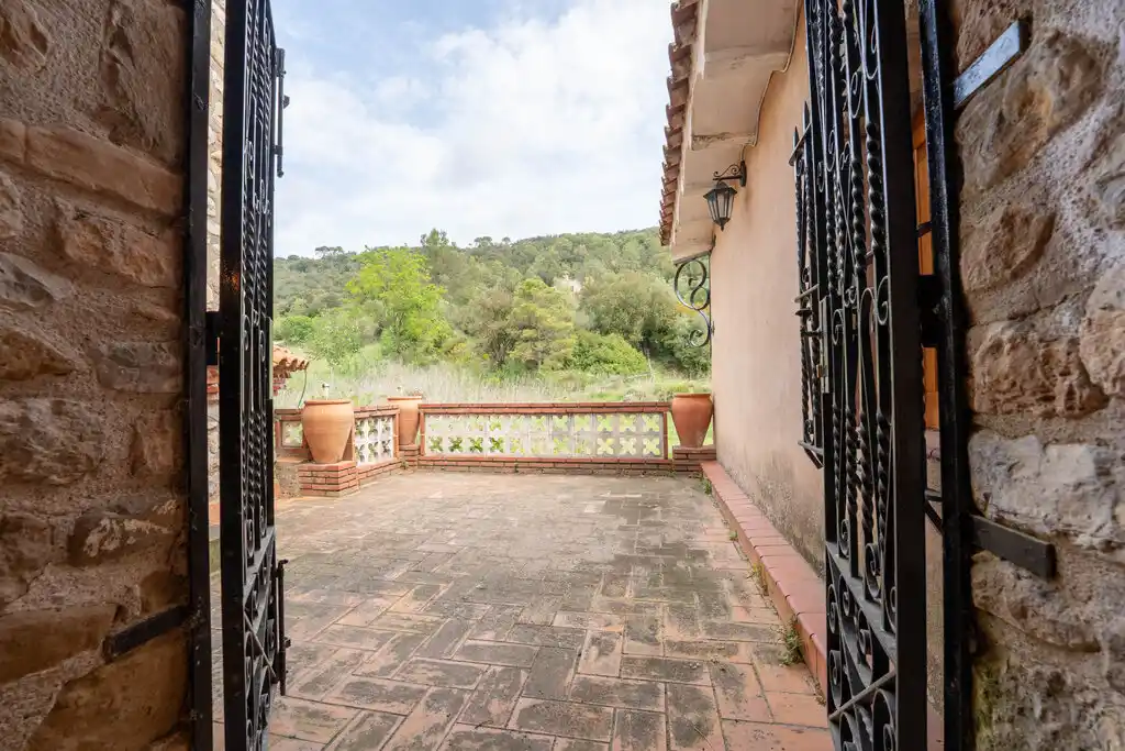 Amplia masía en venta (Cabanelles)