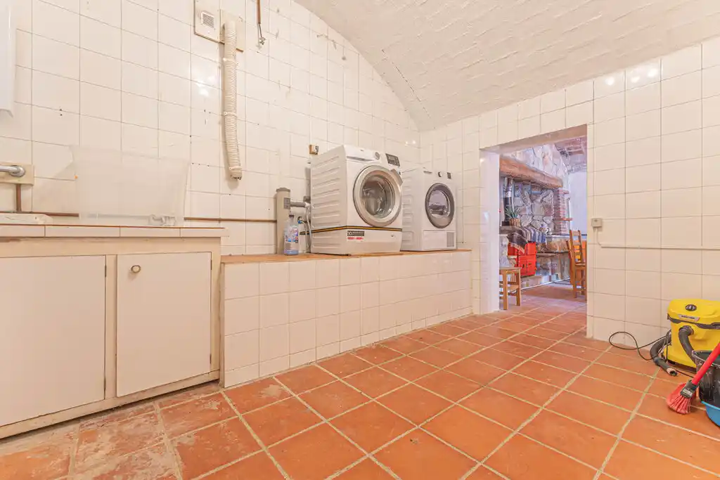 Amplia masía en venta (Cabanelles)