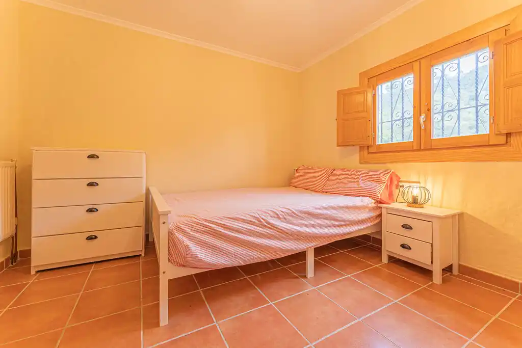 Amplia masía en venta (Cabanelles)