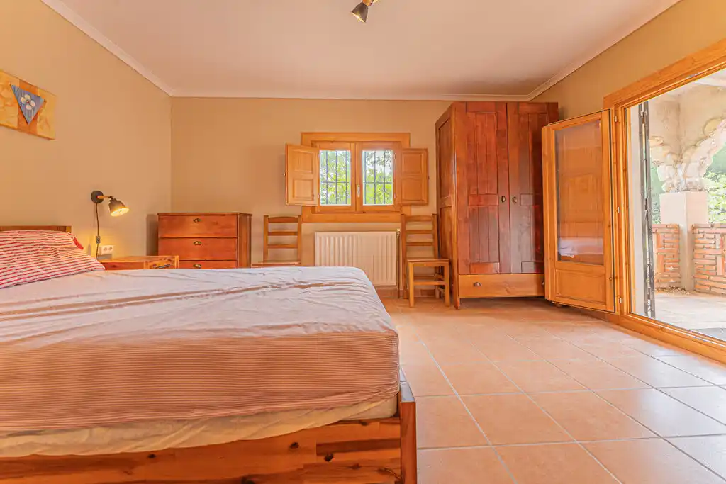 Amplia masía en venta (Cabanelles)