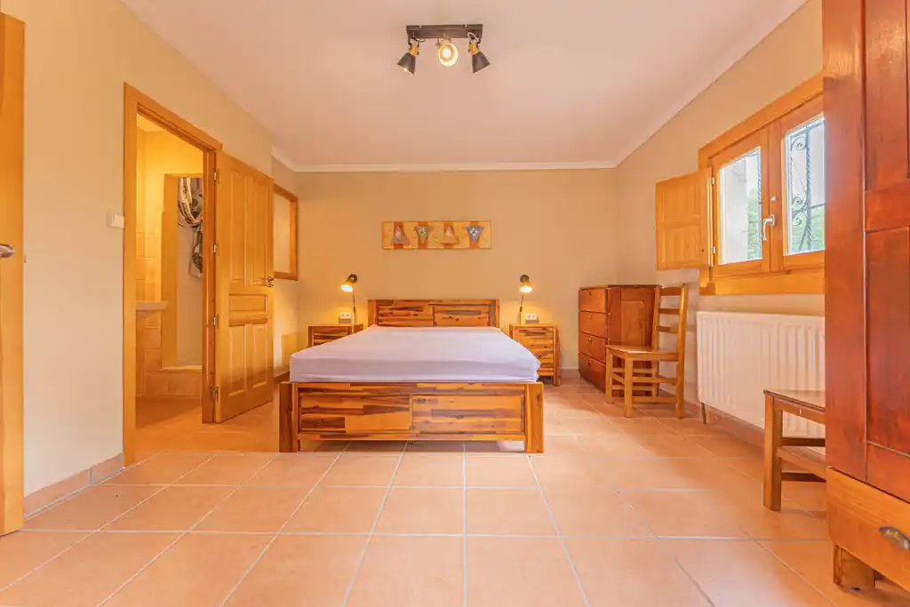 Amplia masía en venta (Cabanelles)