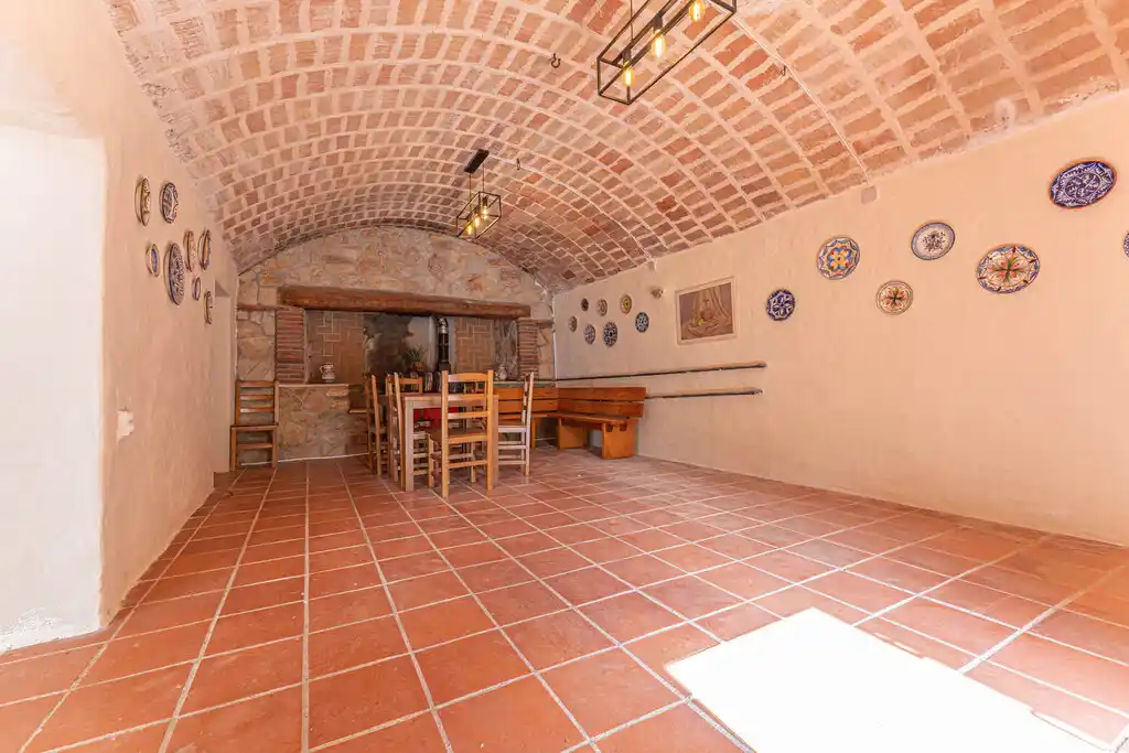 Amplia masía en venta (Cabanelles)