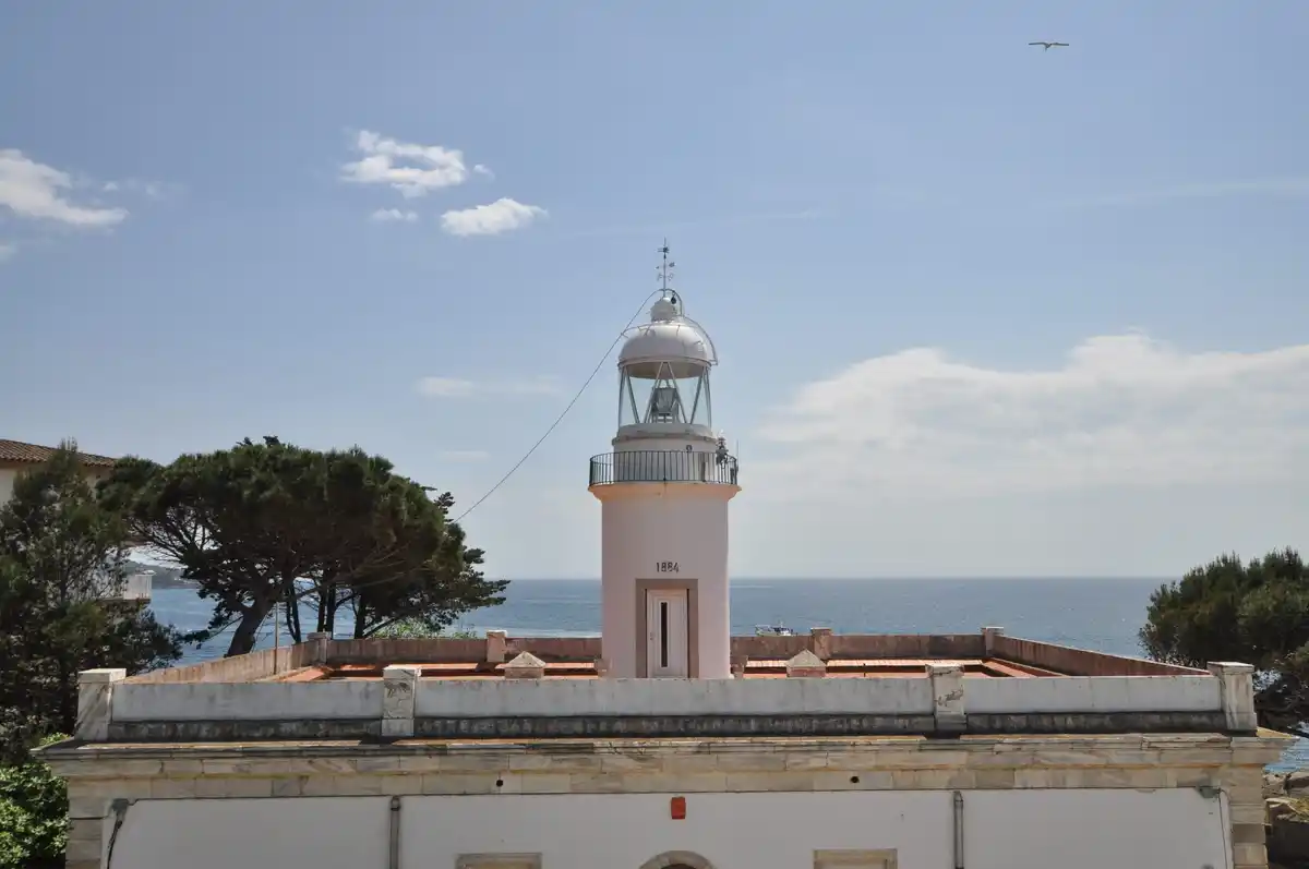 Gran apartamento de 3 dormitorios con bonitas vistas a la montaña a minutos de la playa.