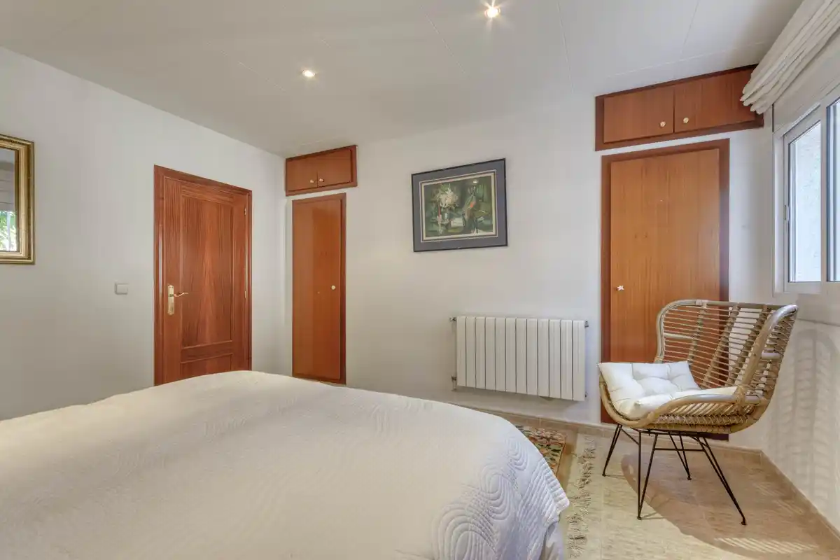 Gran apartamento de 3 dormitorios con bonitas vistas a la montaña a minutos de la playa.