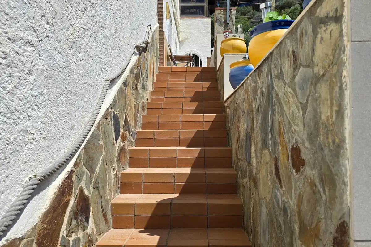Gran apartamento de 3 dormitorios con bonitas vistas a la montaña a minutos de la playa.