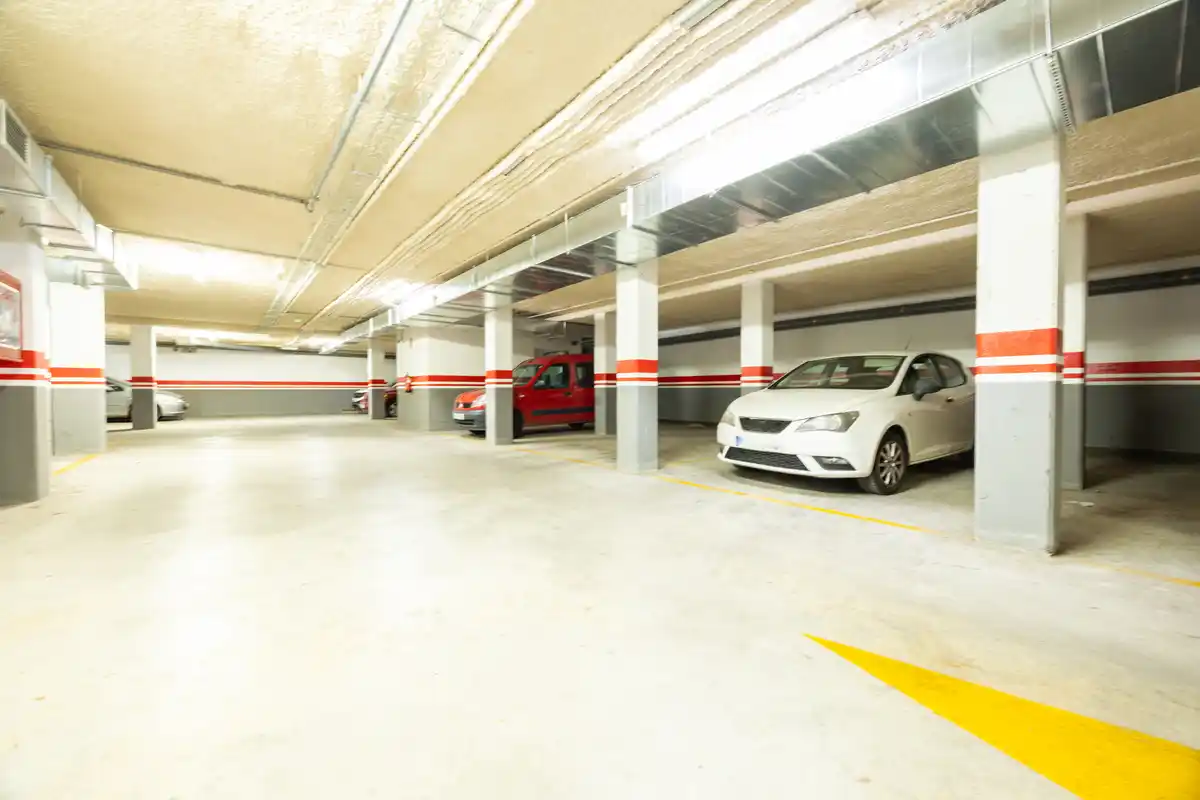 Piso en la Avda. Perpiñán con parking y balcón