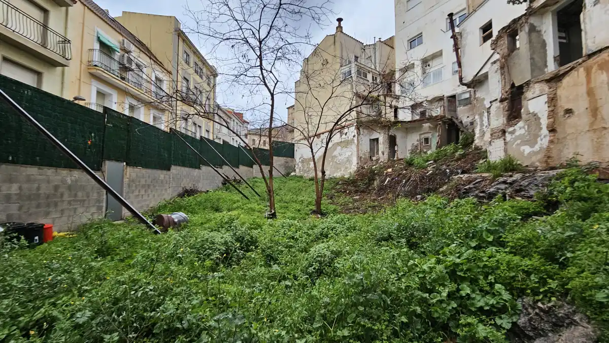 Solar urbano en el centro del municipio de Portbou