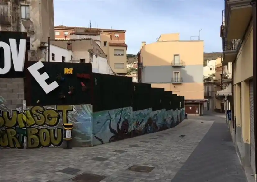 Solar urbano en el centro del municipio de Portbou