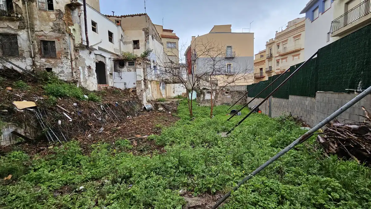 Solar urbano en el centro del municipio de Portbou