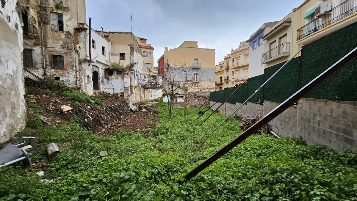 Solar urbano en el centro del municipio de Portbou