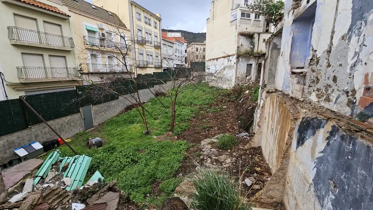 Solar urbano en el centro del municipio de Portbou
