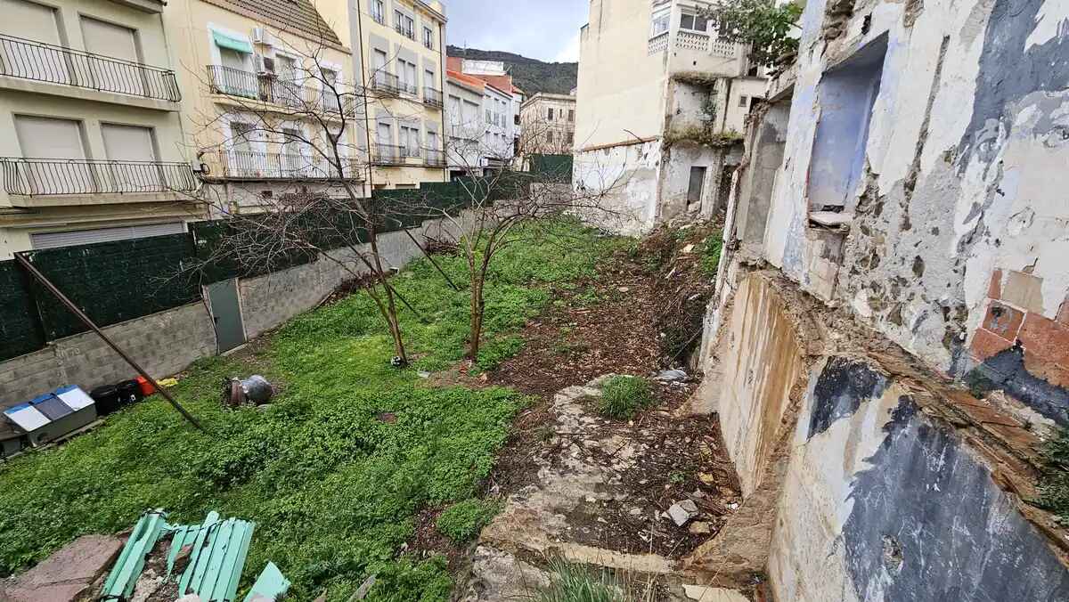 Sòl urbà al centre de la vila de Portbou