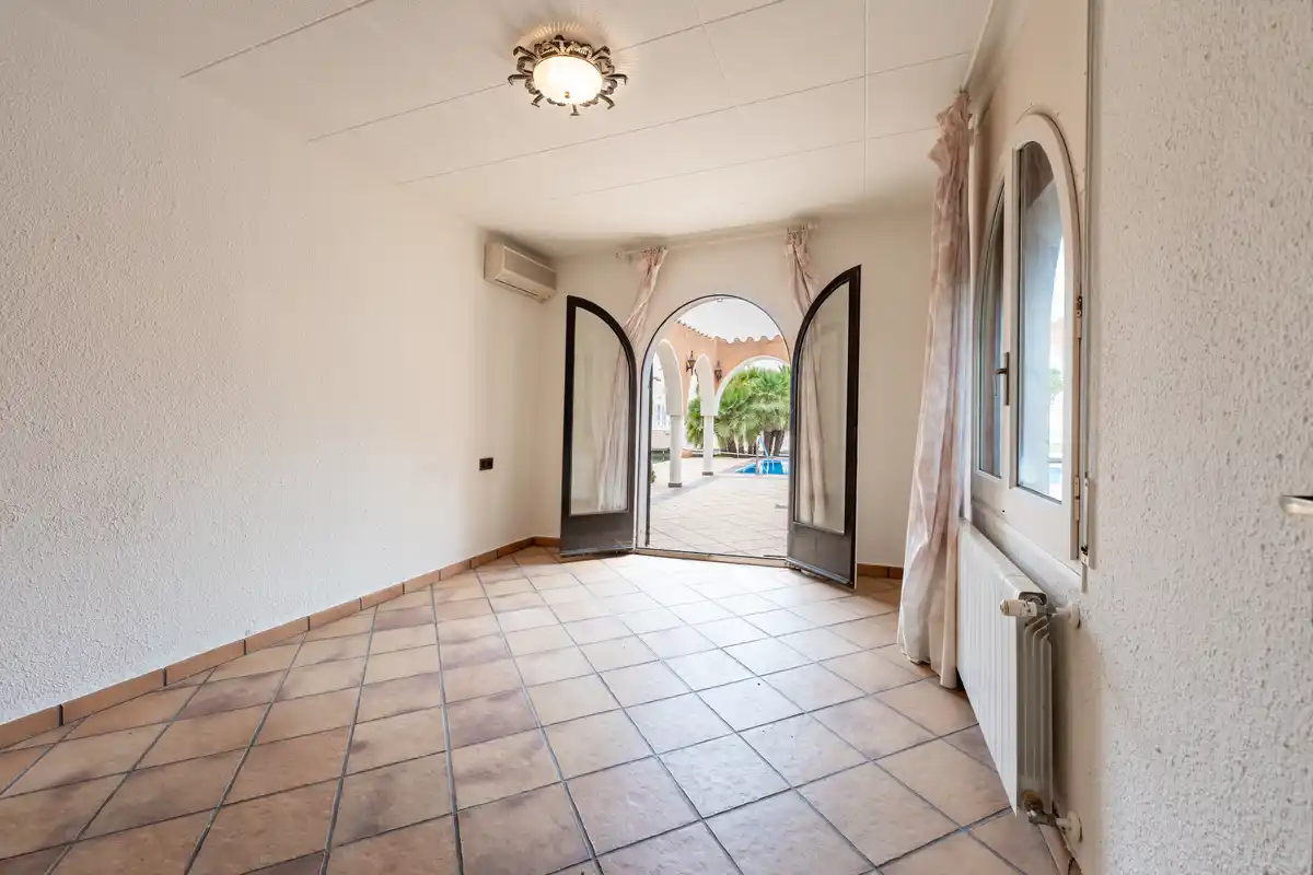 Exclusividad, amplitud y encanto en una de las mejores zonas de Empuriabrava.