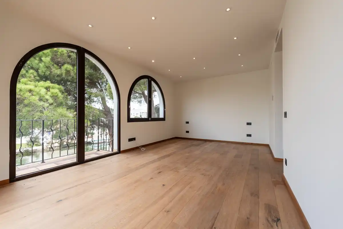 Exclusividad, amplitud y encanto en una de las mejores zonas de Empuriabrava.