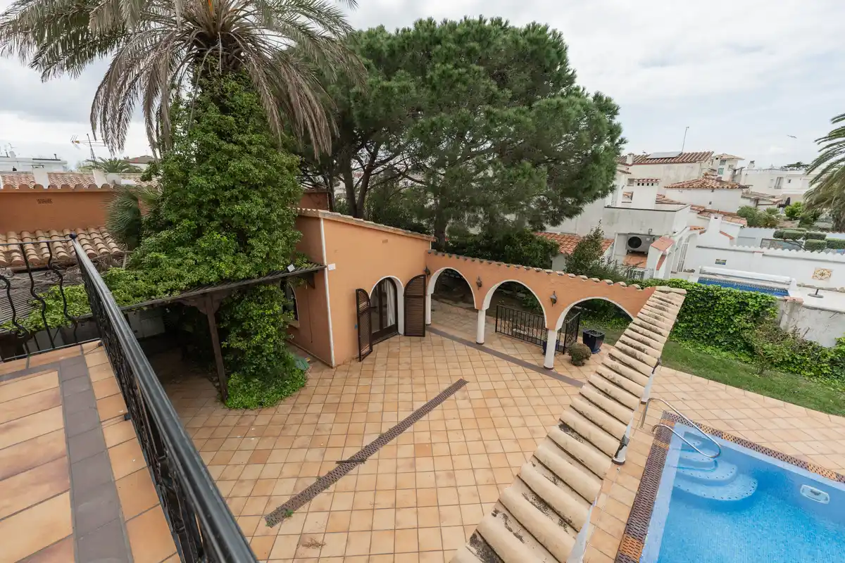 Exclusividad, amplitud y encanto en una de las mejores zonas de Empuriabrava.