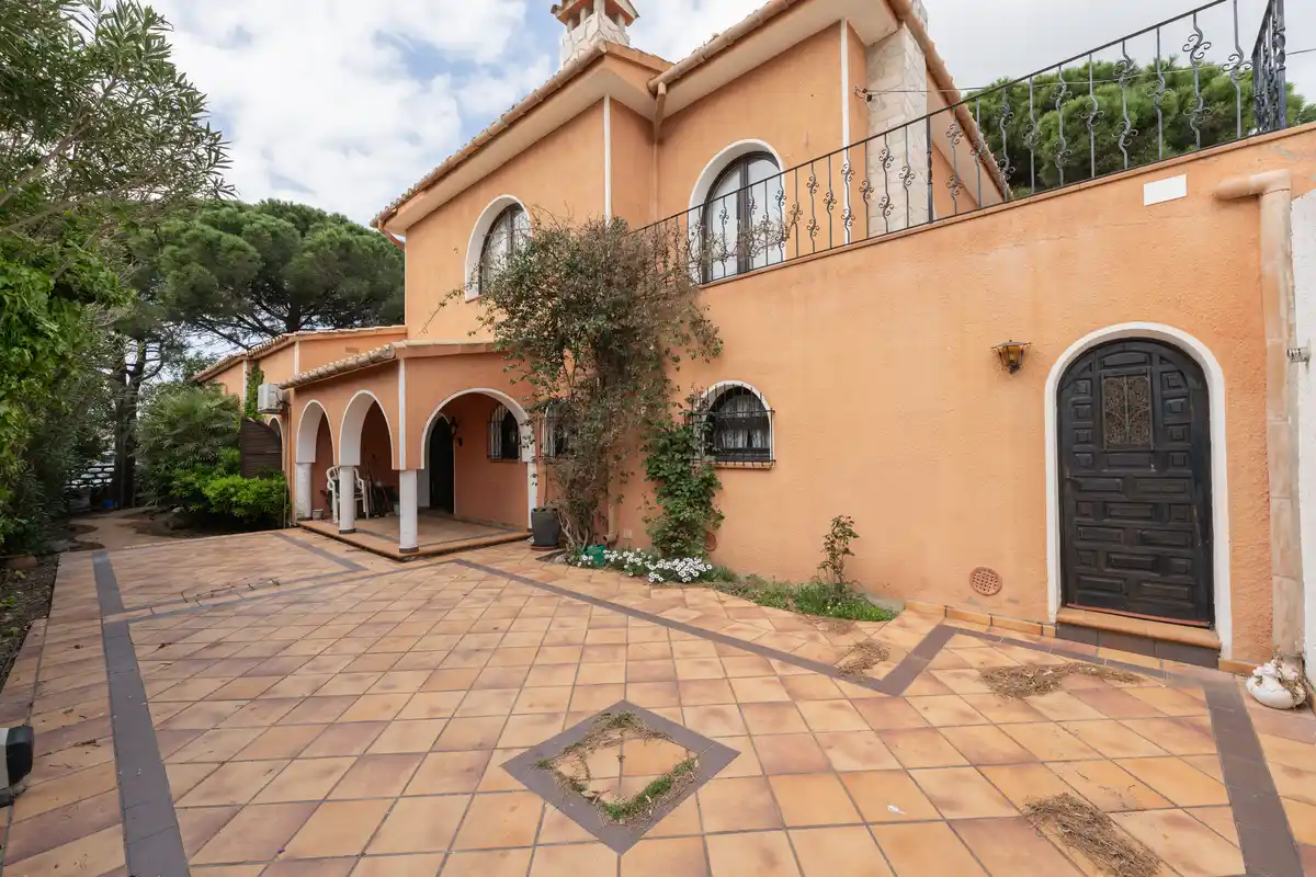 Exclusividad, amplitud y encanto en una de las mejores zonas de Empuriabrava.