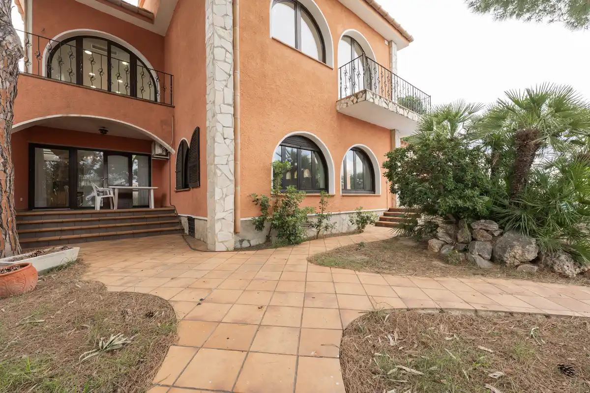 Exclusividad, amplitud y encanto en una de las mejores zonas de Empuriabrava.