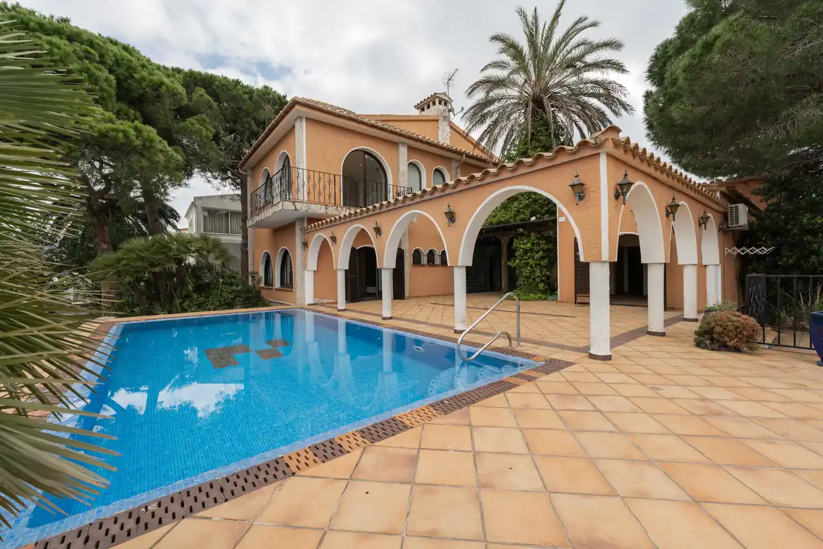 Exclusividad, amplitud y encanto en una de las mejores zonas de Empuriabrava.