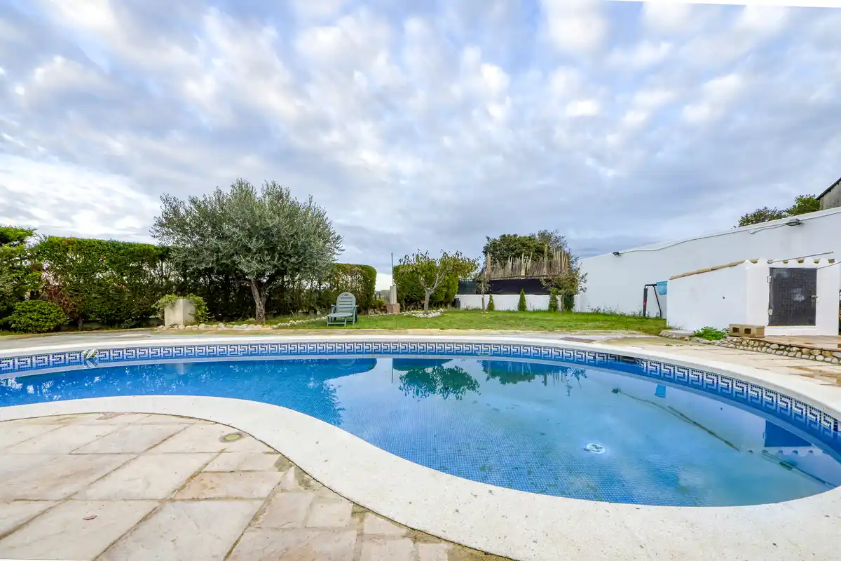 En venta casa adosada (El Far d´Empordà)