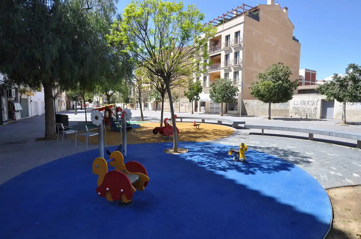 ¡Piso nuevo en el centro de Roses a tan solo un minuto de la playa!