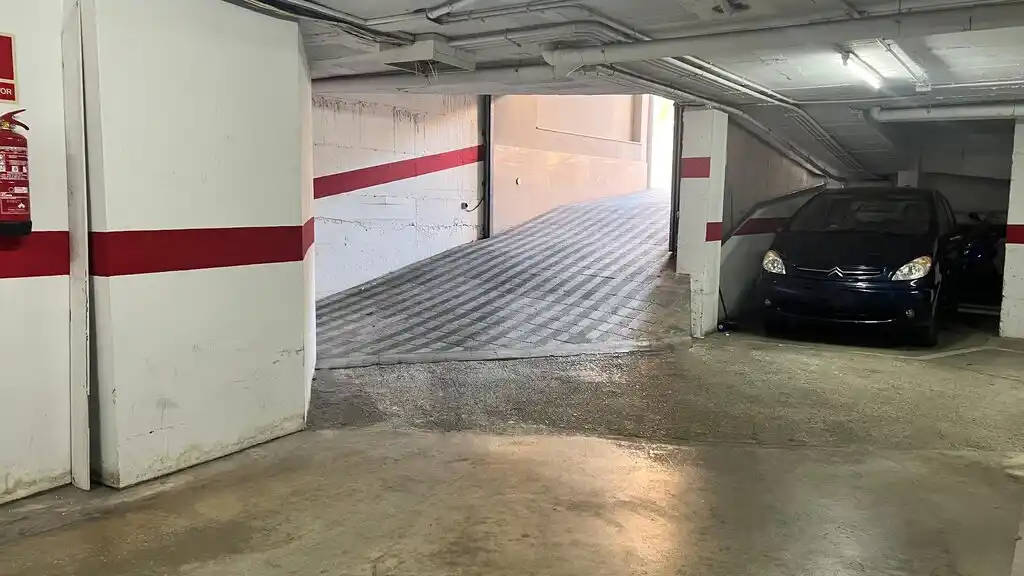 Amplia plaza de parking en venta (Figueres centro)
