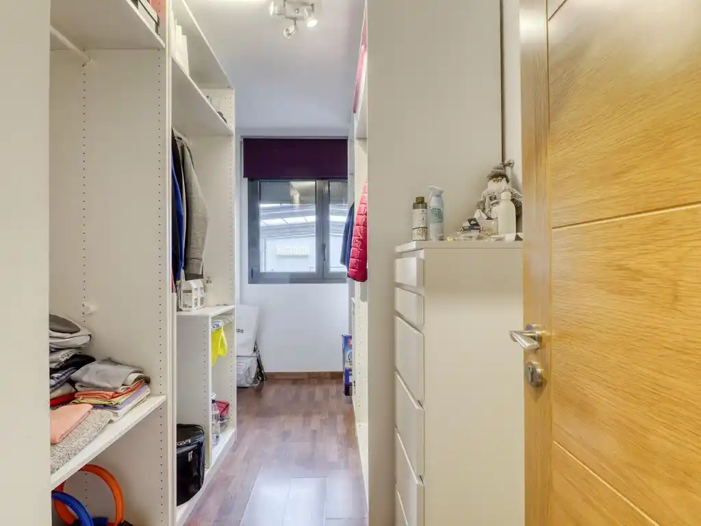 En venta planta baja con licencia turística. (Edificio Panna)