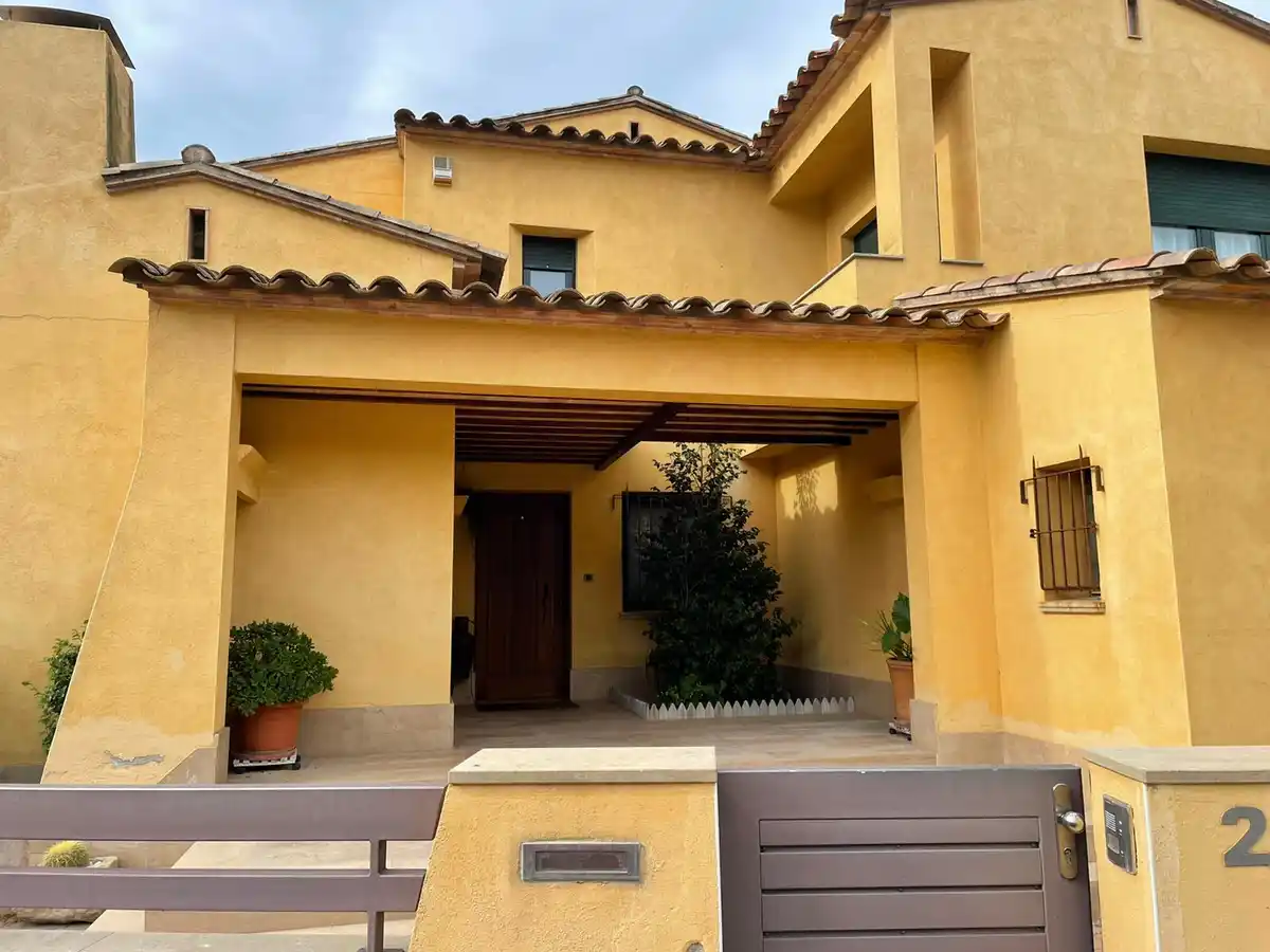 Gran chalet en venta en La Bisbal d'Empordà.