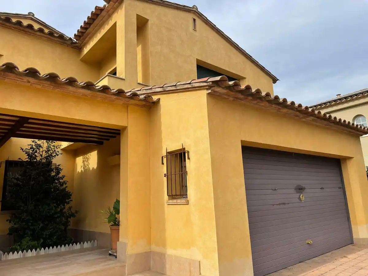 Gran chalet en venta en La Bisbal d'Empordà.