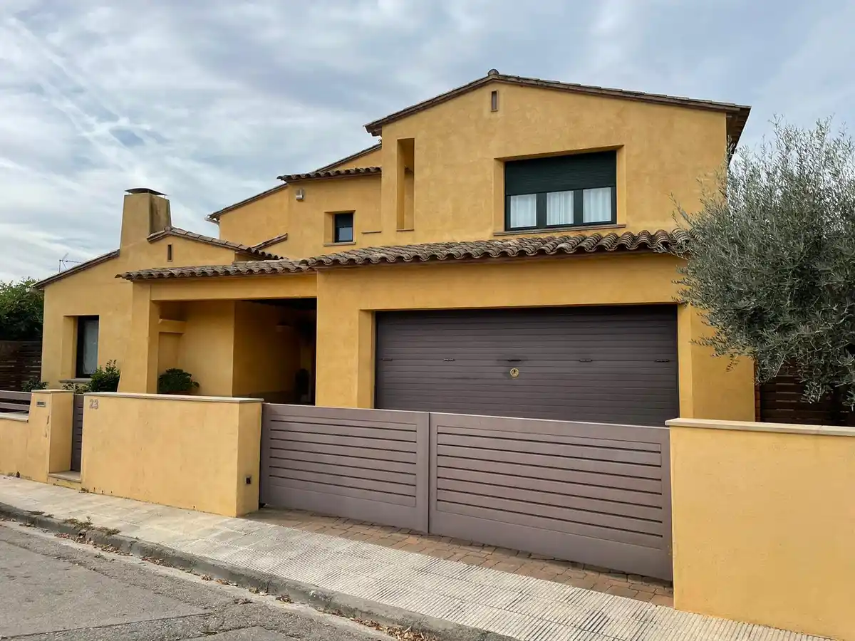 Gran chalet en venta en La Bisbal d'Empordà.