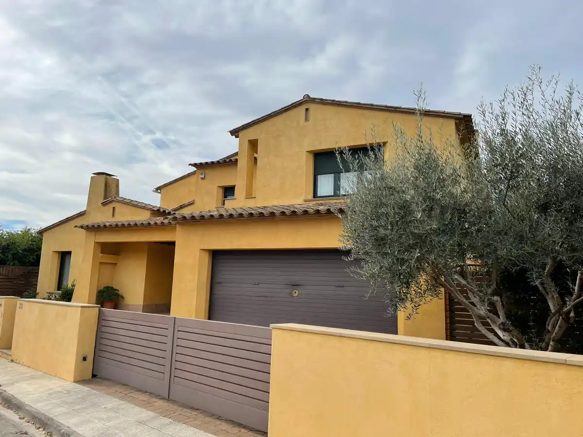 Gran chalet en venta en La Bisbal d'Empordà.
