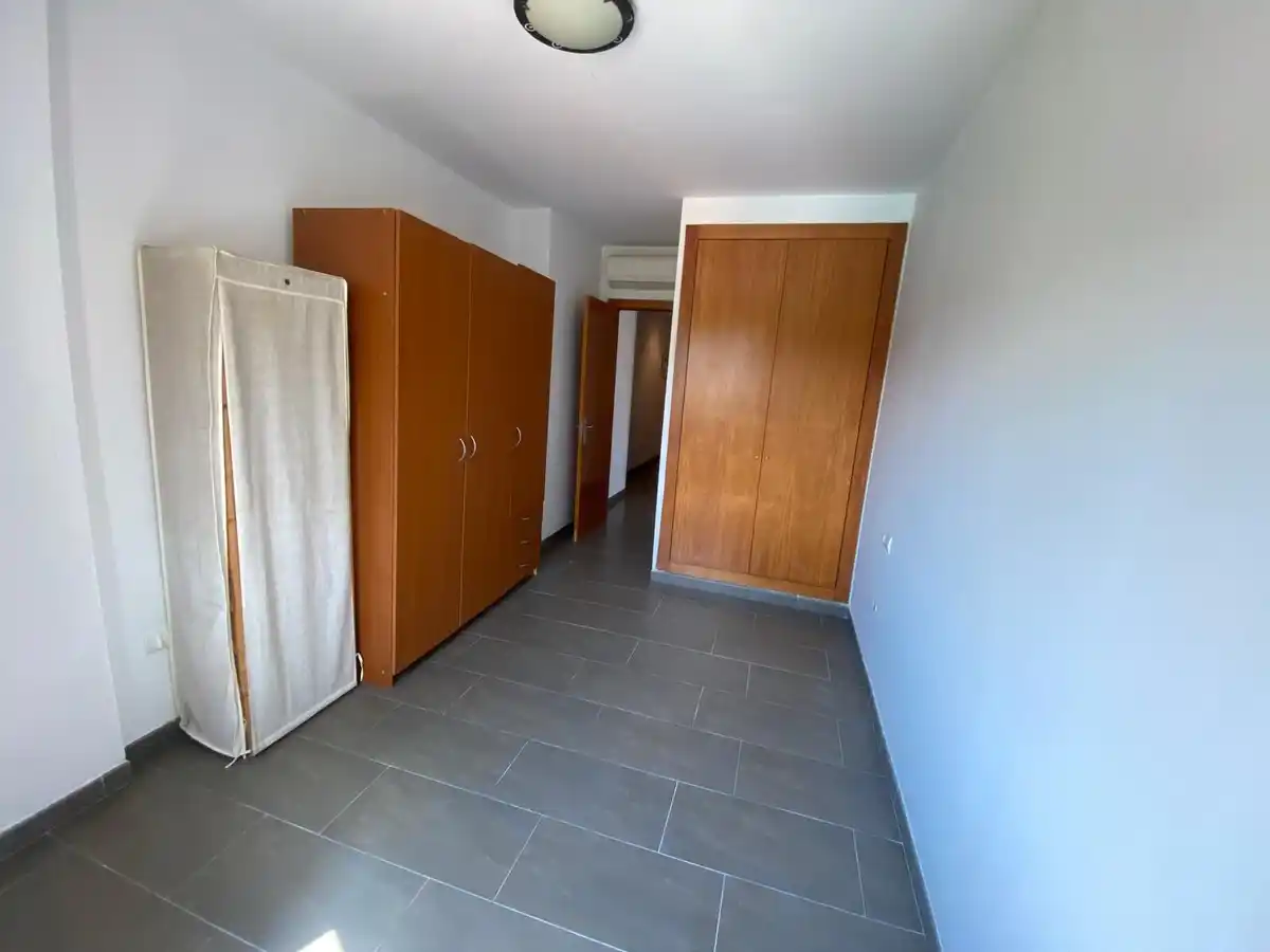 Moderno apartamento con piscina comunitaria y plaza de aparcamiento (Empuriabrava).