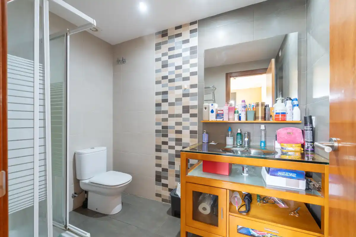 Moderno apartamento con piscina comunitaria y plaza de aparcamiento (Empuriabrava).