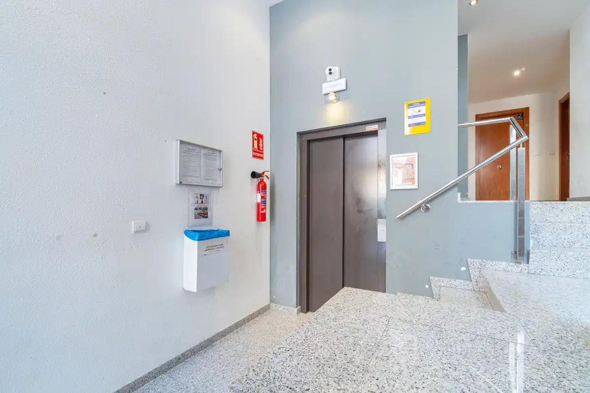 Moderno apartamento con piscina comunitaria y plaza de aparcamiento (Empuriabrava).