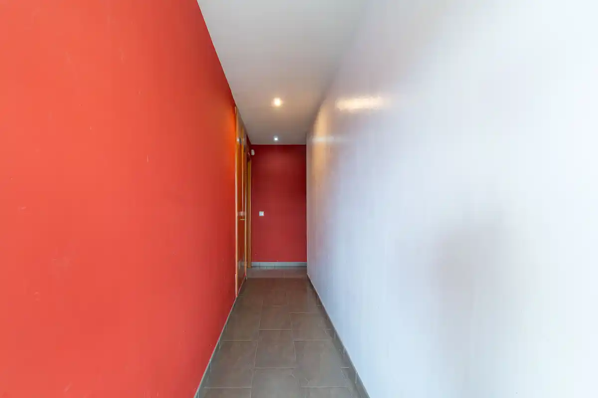 Moderno apartamento con piscina comunitaria y plaza de aparcamiento (Empuriabrava).