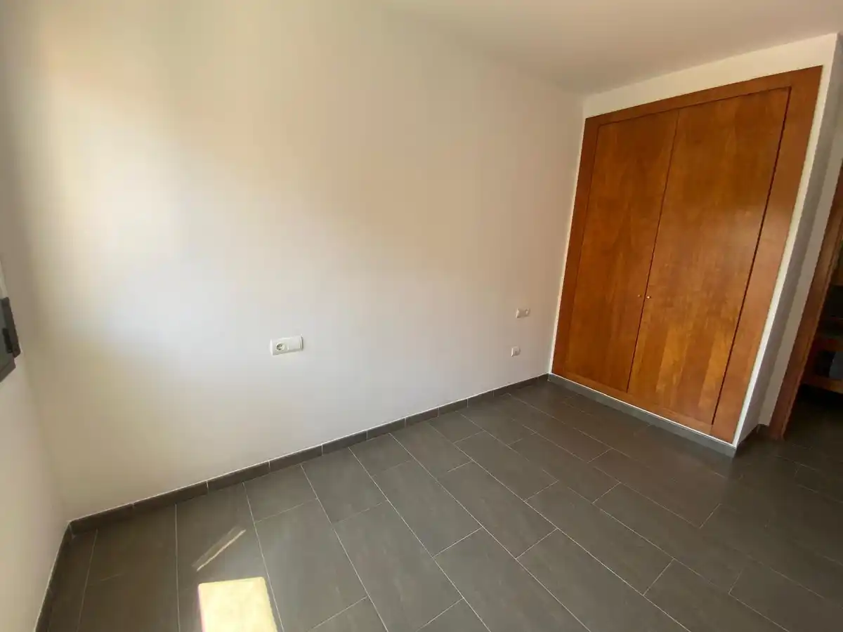 Moderno apartamento con piscina comunitaria y plaza de aparcamiento (Empuriabrava).