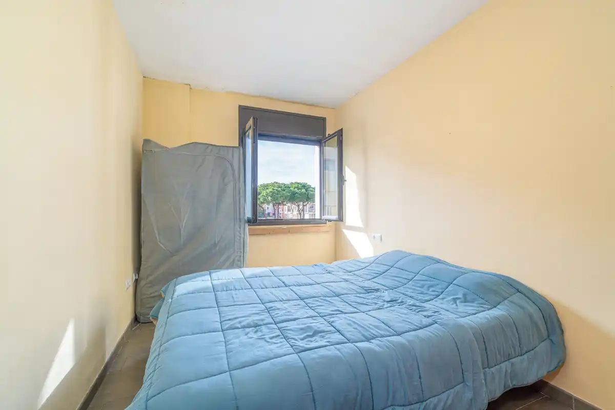 Moderno apartamento con piscina comunitaria y plaza de aparcamiento (Empuriabrava).