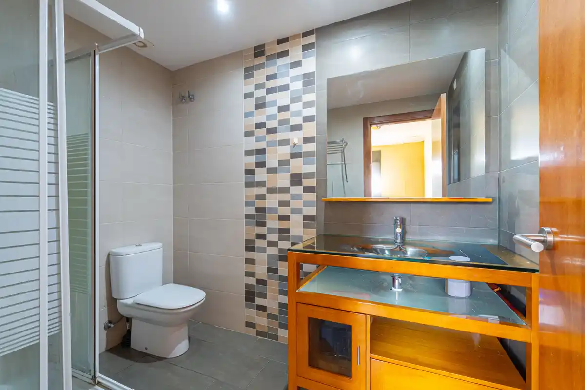 Moderno apartamento con piscina comunitaria y plaza de aparcamiento (Empuriabrava).
