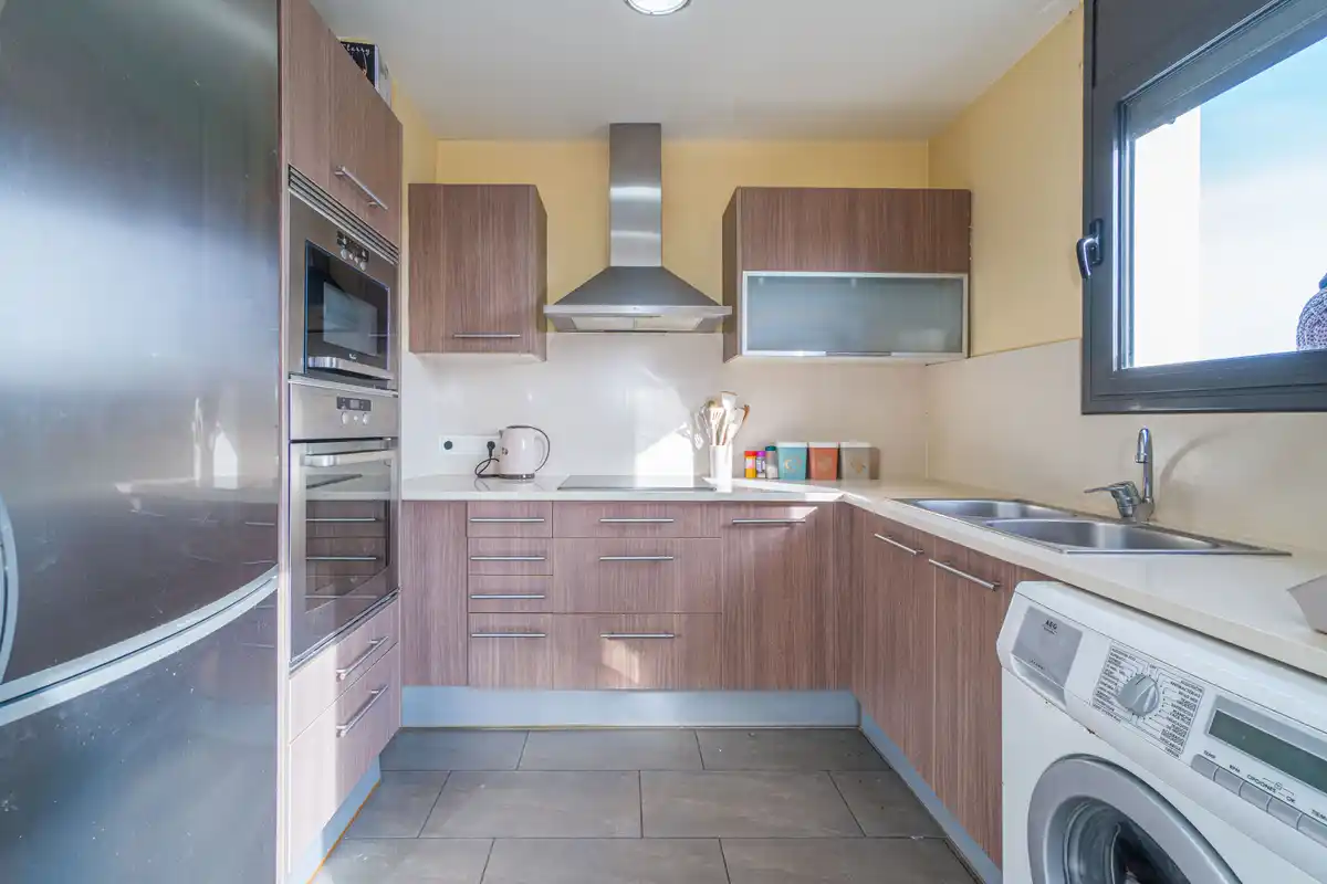 Moderno apartamento con piscina comunitaria y plaza de aparcamiento (Empuriabrava).