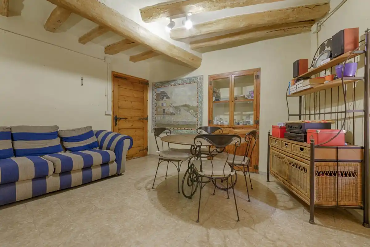 Casa rústica con voltas catalanas con mucho encanto en el centro del pueblo de Peralada.