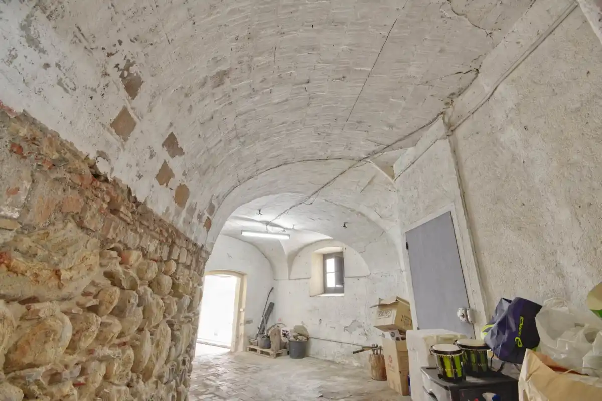 Casa rústica con voltas catalanas con mucho encanto en el centro del pueblo de Peralada.