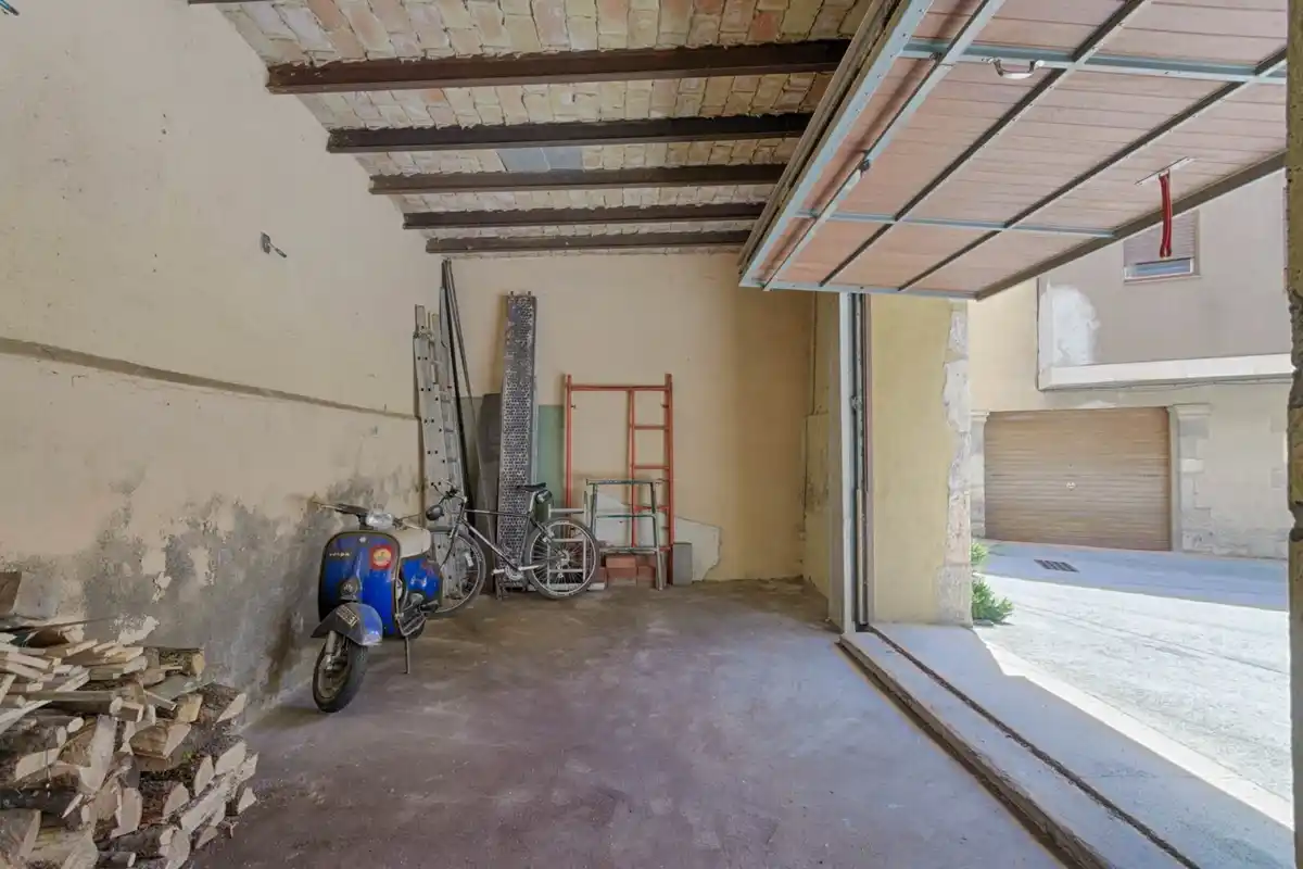 Casa rústica con voltas catalanas con mucho encanto en el centro del pueblo de Peralada.