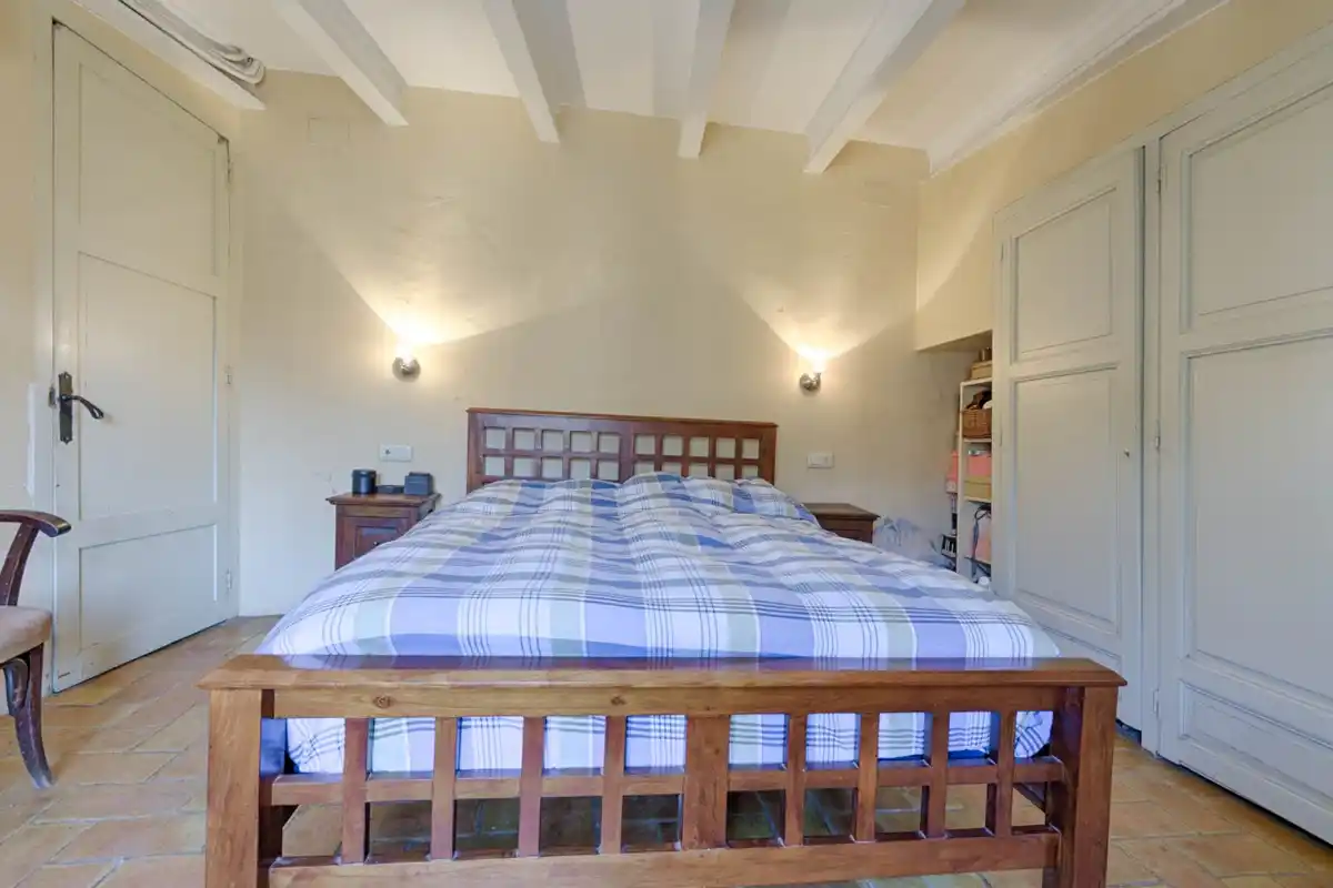 Casa rústica con voltas catalanas con mucho encanto en el centro del pueblo de Peralada.
