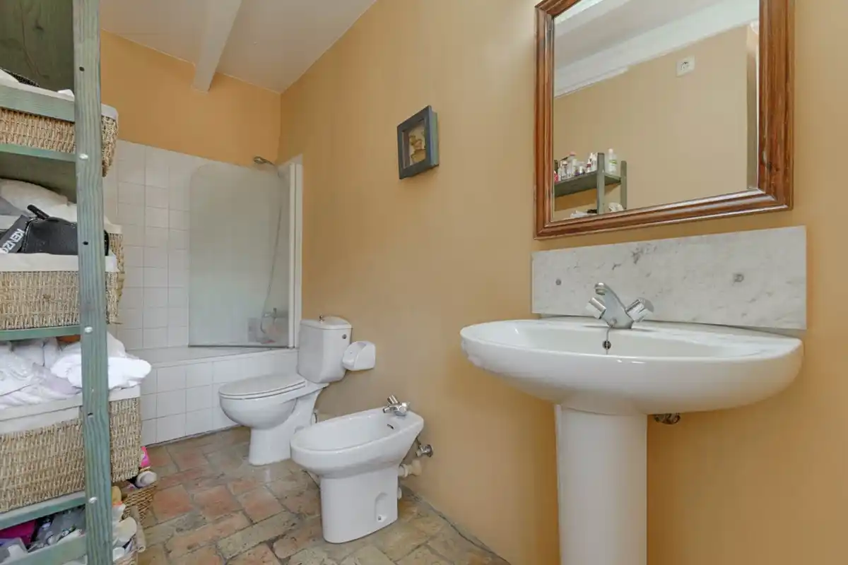 Casa rústica con voltas catalanas con mucho encanto en el centro del pueblo de Peralada.