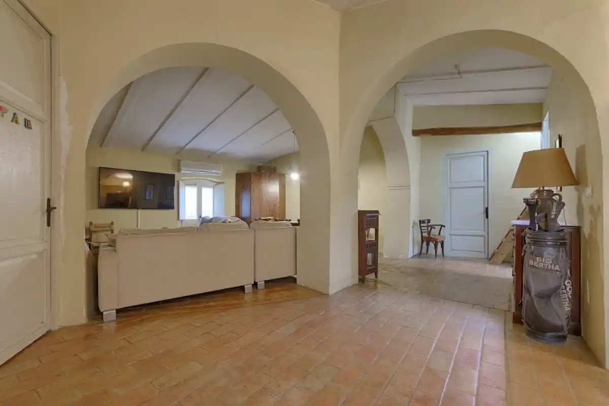 Casa rústica con voltas catalanas con mucho encanto en el centro del pueblo de Peralada.